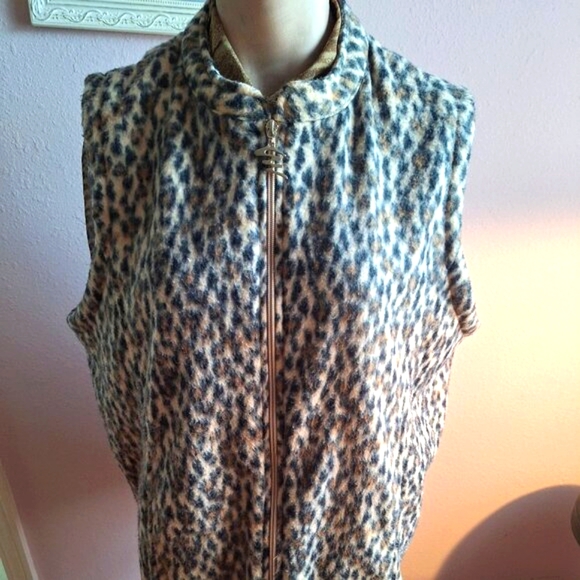 Tudor Court animal print vest - Picture 15 of 16